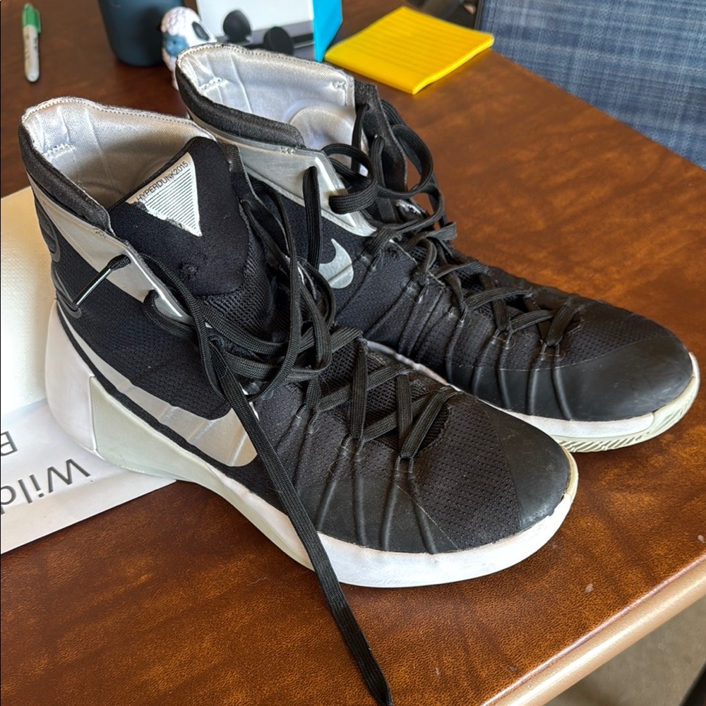 Nike Black and White Basketball Sneakers like new
